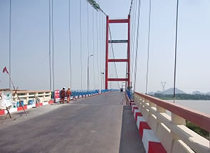 The 884-meter Gaying Bridge in the east-west corridor